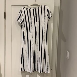Noracora black and white dress